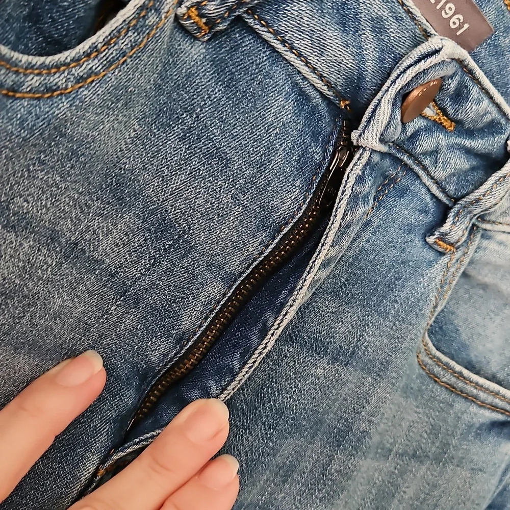 DL1961 Bridget Cropped‎ Hi-rise Instasculpt Kick Boot Jeans Frayed Hem Size 27